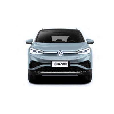In automobile di riserva EV SUV Volkswagen ID4 X automatico parcheggiando 600 chilometri di gamma per la famiglia