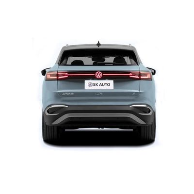 In automobile di riserva EV SUV Volkswagen ID4 X automatico parcheggiando 600 chilometri di gamma per la famiglia