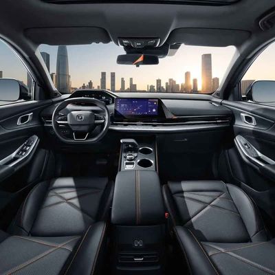 4 porte 5 sedili Changan CS55 PIÙ 2023 la benzina di versione 1.5T DCT della balena blu