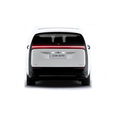 Veicolo elettrico puro 4WD a doppio motore monovolume business deluxe a 7 posti a lungo raggio Lixiang Mega Range 710 km