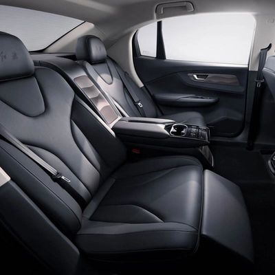 Berlina ad alta velocità di Hongqi New Energy 5 Seater di HongQi EQM5 EV dell'automobile media elettrica pura dell'automobile 431km