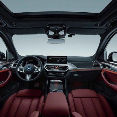 SUV a 5 porte e 5 posti 2024 BMW Ix3 Veicolo elettrico con 550 Km di autonomia e 400 Nm di coppia massima