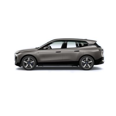 La 2023 BMW ix M60 xdrive40 xdrive50 SUV di lusso elettrico ha un'autonomia di 665 km