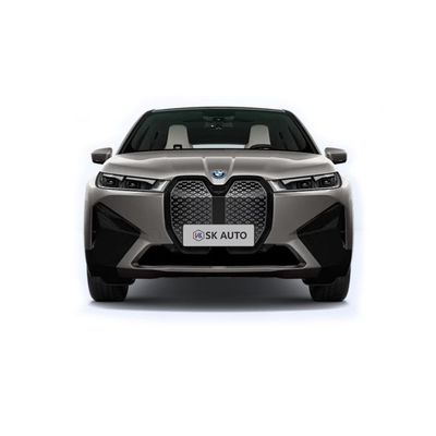 La 2023 BMW ix M60 xdrive40 xdrive50 SUV di lusso elettrico ha un'autonomia di 665 km