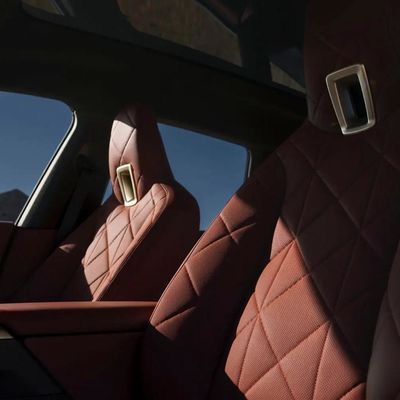 La 2023 BMW ix M60 xdrive40 xdrive50 SUV di lusso elettrico ha un'autonomia di 665 km