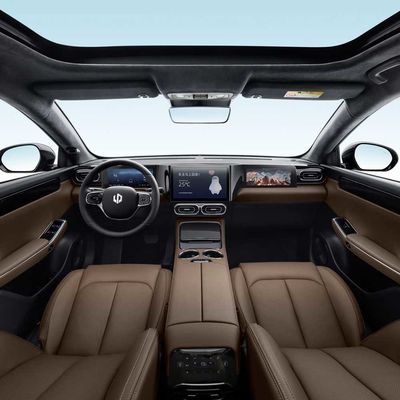 Porta elettrica 5 Seat dell'azionamento 4 della ruota delle berline due di 500KM Leapmotor C01 con il tettuccio apribile panoramico