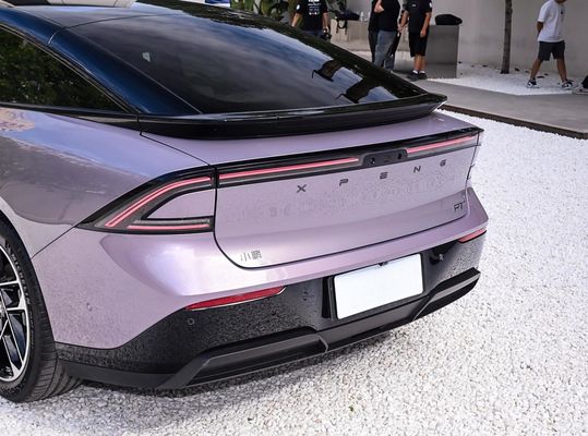 Xpeng 5 posti berlina EV con 602/710 km di autonomia e 200 km/h di velocità massima