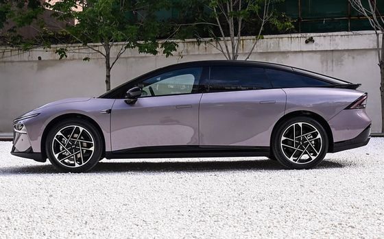 Xpeng 5 posti berlina EV con 602/710 km di autonomia e 200 km/h di velocità massima