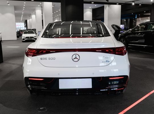 Mercedes EQE 4MATIC Limousine elettrica con batteria al litio ternario da 96,1 KWh e 0,62 ore di ricarica 255/45 R19