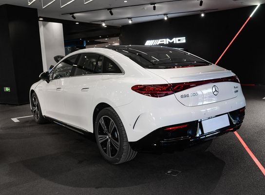Mercedes EQE 4MATIC Limousine elettrica con batteria al litio ternario da 96,1 KWh e 0,62 ore di ricarica 255/45 R19