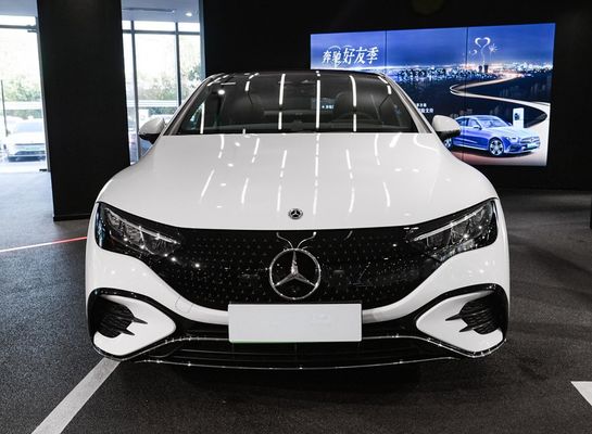 Mercedes EQE 4MATIC Limousine elettrica con batteria al litio ternario da 96,1 KWh e 0,62 ore di ricarica 255/45 R19