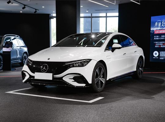 Mercedes 4MATIC Sedan elettrica