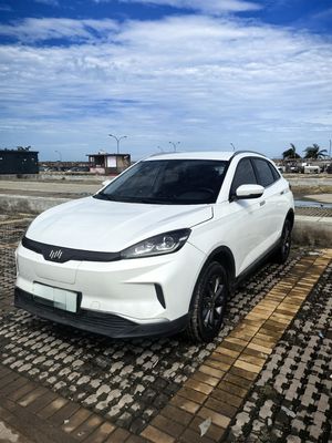 Usato Range 400km 160kW SUV elettrico Weltmeister Auto di seconda mano Buona condizione Basso chilometraggio Nero