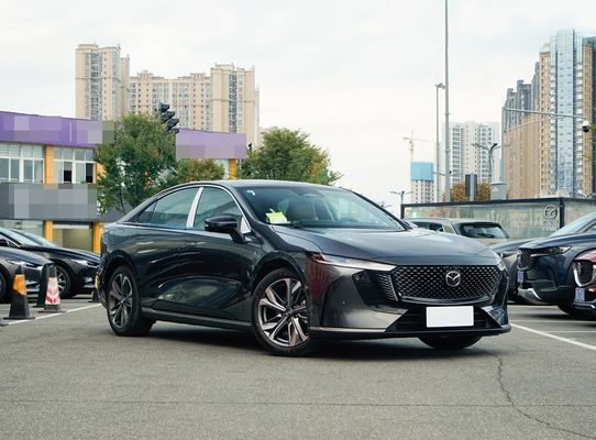 Spazioso veicolo elettrico a 5 posti con autonomia di 1200 km e potenza di 160 kW
