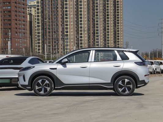 Display touchscreen Interni caratteristiche 2025 Modello BYD Auto elettrica con tetto solare e batteria 60,9kWh Energia di ricarica rapida Veicolo elettrico in vendita