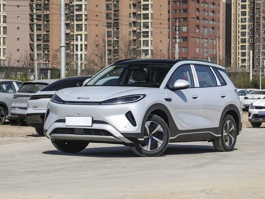 Display touchscreen Interni caratteristiche 2025 Modello BYD Auto elettrica con tetto solare e batteria 60,9kWh Energia di ricarica rapida Veicolo elettrico in vendita