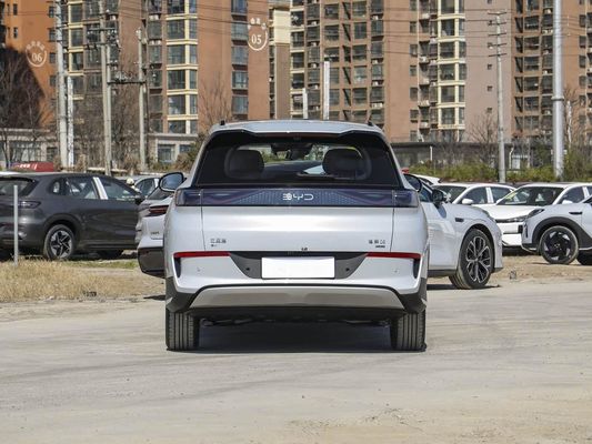 Display touchscreen Interni caratteristiche 2025 Modello BYD Auto elettrica con tetto solare e batteria 60,9kWh Energia di ricarica rapida Veicolo elettrico in vendita