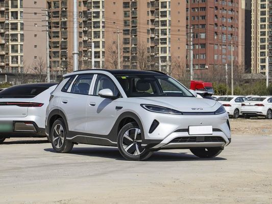 Display touchscreen Interni caratteristiche 2025 Modello BYD Auto elettrica con tetto solare e batteria 60,9kWh Energia di ricarica rapida Veicolo elettrico in vendita