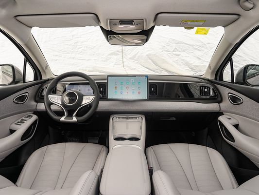 Display touchscreen Interni caratteristiche 2025 Modello BYD Auto elettrica con tetto solare e batteria 60,9kWh Energia di ricarica rapida Veicolo elettrico in vendita