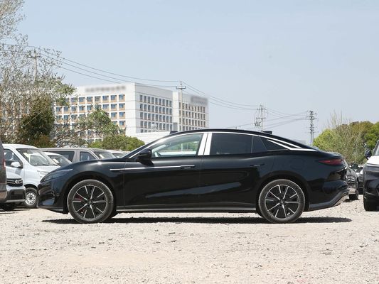 Modello di veicolo 601km Portata 83.2kWh Capacità della batteria AWD Carica veloce tetto solare Struttura ad alta tensione Comodo per la famiglia