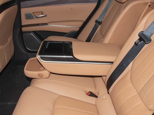 Modello di veicolo 601km Portata 83.2kWh Capacità della batteria AWD Carica veloce tetto solare Struttura ad alta tensione Comodo per la famiglia