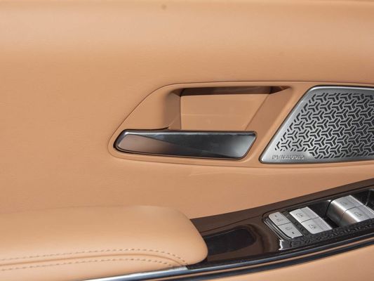 Modello di veicolo 601km Portata 83.2kWh Capacità della batteria AWD Carica veloce tetto solare Struttura ad alta tensione Comodo per la famiglia