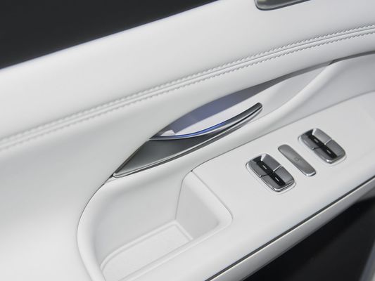 2025 Xpeng G9 SUV completamente elettrico 93,1 kWh Batteria 423 kW Max Potenza motore 680 km Lunghezza di percorrenza e ricarica veloce con tetto solare
