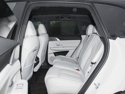 2025 Xpeng G9 SUV completamente elettrico 93,1 kWh Batteria 423 kW Max Potenza motore 680 km Lunghezza di percorrenza e ricarica veloce con tetto solare