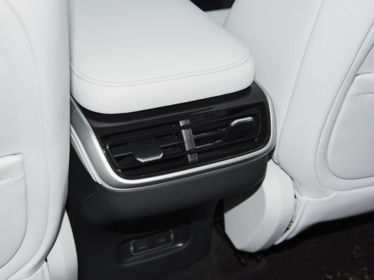 2025 Xpeng G9 SUV completamente elettrico 93,1 kWh Batteria 423 kW Max Potenza motore 680 km Lunghezza di percorrenza e ricarica veloce con tetto solare