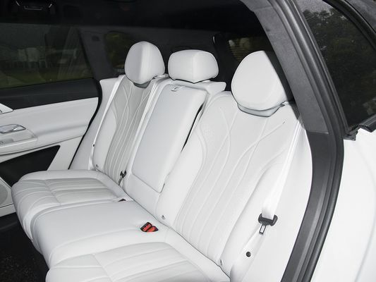 2025 Xpeng G9 SUV completamente elettrico 93,1 kWh Batteria 423 kW Max Potenza motore 680 km Lunghezza di percorrenza e ricarica veloce con tetto solare