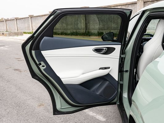 2025 BYD Sigillo del veicolo elettrico 06GT Tempo di ricarica veloce di 0,33 ore e prestazioni Lunga autonomia 550KM Batteria grande con tetto solare per la famiglia